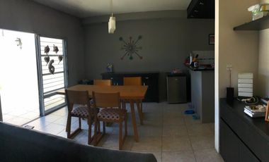VENTA CASA 4 AMB MODERNA  QUINCHO  PARQUE REMEDIOS DE ESCALADA