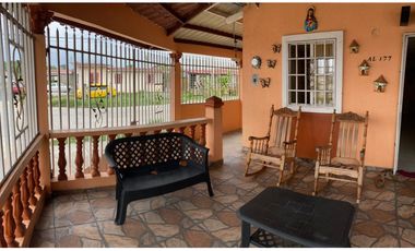 SE VENDE CASA ESQUINERA REMODELADA EN COLINAS DE PACORA