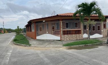 SE VENDE CASA ESQUINERA REMODELADA EN COLINAS DE PACORA