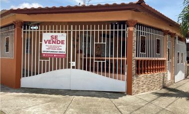 SE VENDE CASA ESQUINERA REMODELADA EN COLINAS DE PACORA
