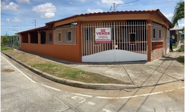 SE VENDE CASA ESQUINERA REMODELADA EN COLINAS DE PACORA
