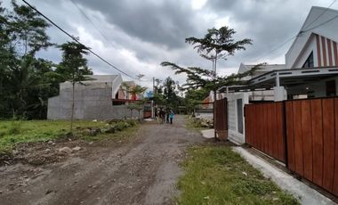 RUMAH DESIGN CANTIK DEKAT KAWASAN WISATA CANDI PRAMBANAN