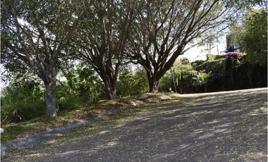 LAS CAÑADAS- Amplio Lote en Esquina Dentro de Condominio
