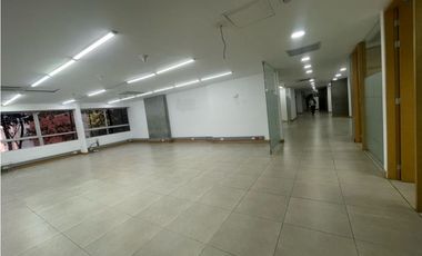SE ARRIENDA OFICINA POBLADO