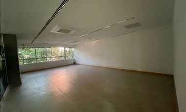 SE ARRIENDA OFICINA POBLADO