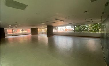 SE ARRIENDA OFICINA POBLADO