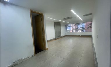 SE ARRIENDA OFICINA POBLADO