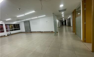 SE ARRIENDA OFICINA POBLADO