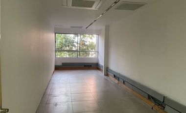 SE ARRIENDA OFICINA POBLADO