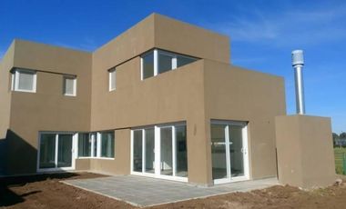 casa en venta en Bo. Araucarias - PUERTOS