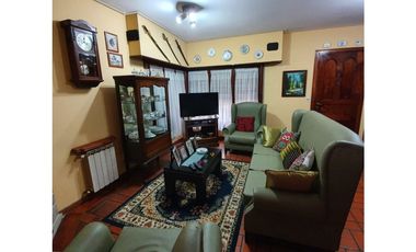 P.H  cinco ambientes a la calle