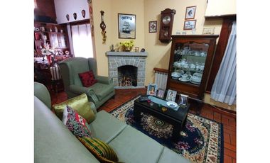 P.H  cinco ambientes a la calle