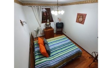 P.H  cinco ambientes a la calle