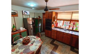 P.H  cinco ambientes a la calle