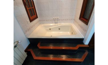 P.H  cinco ambientes a la calle