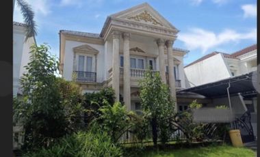 Rumah Classic mewah di WBM Surabaya