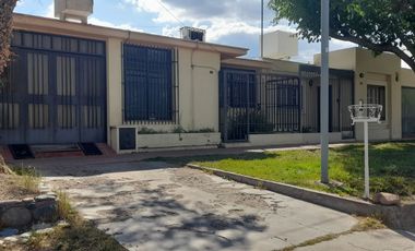 Casa en venta de 3 dormitorios c/ cochera en Godoy Cruz