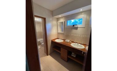 HERMOSA Y MODERNA CASONA CON COSTA, Y GRAN PARQUE, PARA EXIGENTES-