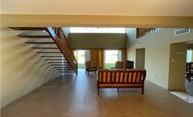 HERMOSA Y MODERNA CASONA CON COSTA, Y GRAN PARQUE, PARA EXIGENTES-