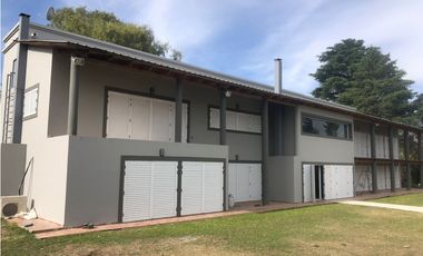 HERMOSA Y MODERNA CASONA CON COSTA, Y GRAN PARQUE, PARA EXIGENTES-