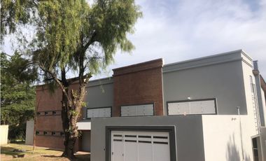 HERMOSA Y MODERNA CASONA CON COSTA, Y GRAN PARQUE, PARA EXIGENTES-