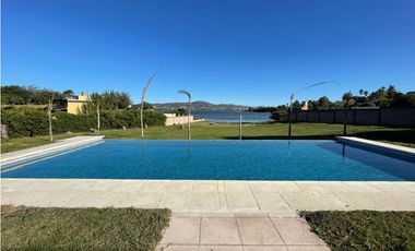 HERMOSA Y MODERNA CASONA CON COSTA, Y GRAN PARQUE, PARA EXIGENTES-