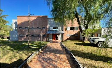 HERMOSA Y MODERNA CASONA CON COSTA, Y GRAN PARQUE, PARA EXIGENTES-