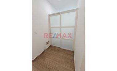 Elegante Mini Dos Habitaciones Con Cochera En Urb. El Golf - 202