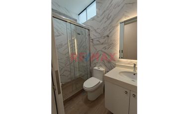 Elegante Mini Dos Habitaciones Con Cochera En Urb. El Golf - 202