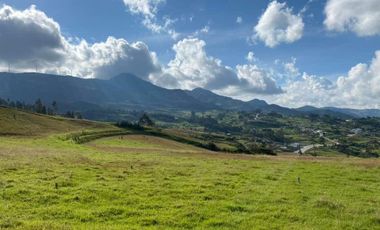 Terreno de Venta en Vía de integración barrial, Loja Ecuador.