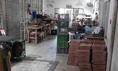 casa-local en venta en barrio el contento. Cod V2124