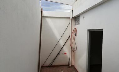 casa-local en venta en barrio el contento. Cod V2124