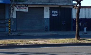 Galpon con losa con oficinas sobre Avenida del Sesquicentenario