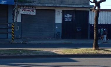 Galpon con losa con oficinas sobre Avenida del Sesquicentenario