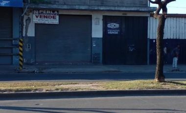 Galpon con losa con oficinas sobre Avenida del Sesquicentenario