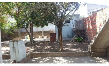 CASA EN BARRIO SAN CARLOS. CASANOVA