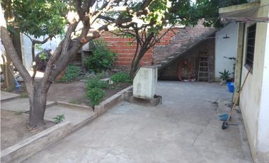 CASA EN BARRIO SAN CARLOS. CASANOVA