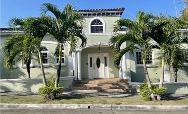 SE VENDE HERMOSA CASA EN ANCON