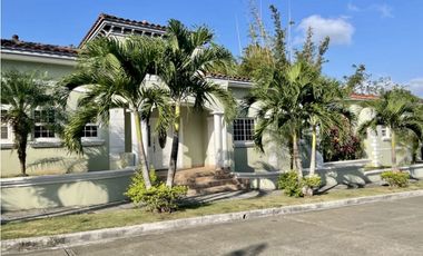 SE VENDE HERMOSA CASA EN ANCON