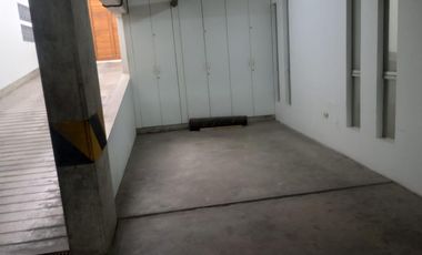 ¡Vendo Estacionamiento Lineal Para 02 Camionetas En Jr Toquepala, Surco!