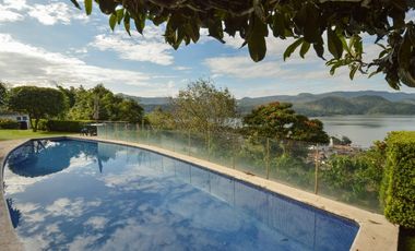 VENTA DE CASA CON VISTA AL LAGO