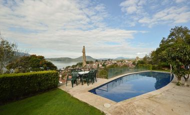 VENTA DE CASA CON VISTA AL LAGO