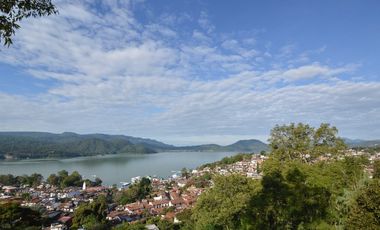 VENTA DE CASA CON VISTA AL LAGO