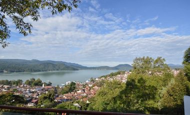 VENTA DE CASA CON VISTA AL LAGO