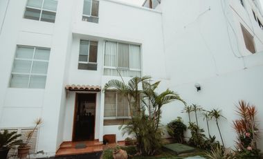 VENDO LINDA CASA EN URB EL GOLF CON VISTA  A CANCHA DE GOLF