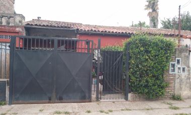 Casa en venta - 3 Dormitorios 1 Baño - Cochera - 185Mts2 - Villa La Rana, General San Martín