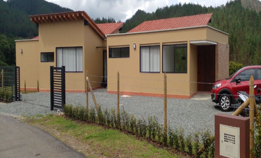 casa en arriendo/venta en valverde. Cod A400318