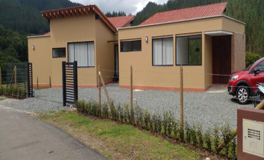casa en arriendo/venta en valverde. Cod A400318