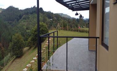 casa en arriendo/venta en valverde. Cod A400318