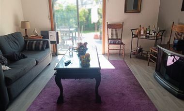 Casa en venta de 3 dorm. Ceca Metro Hernando de M Las Condes